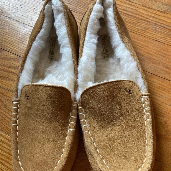 Koolaburra Shoes - NWOT Koolaburra Lezly Slippers